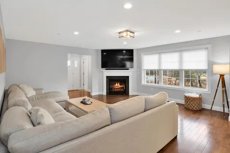 4 Carlis Way Plaistow NH 03865