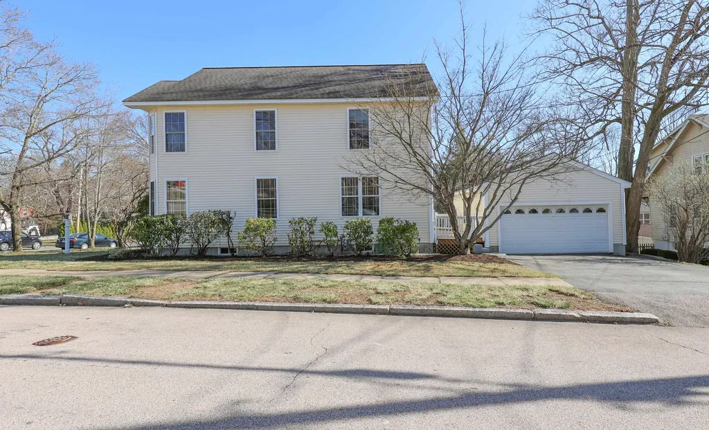 2246 Elm Street Manchester NH 03104
