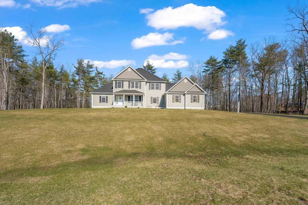 43 Walnut Hill Drive Hooksett NH 03106