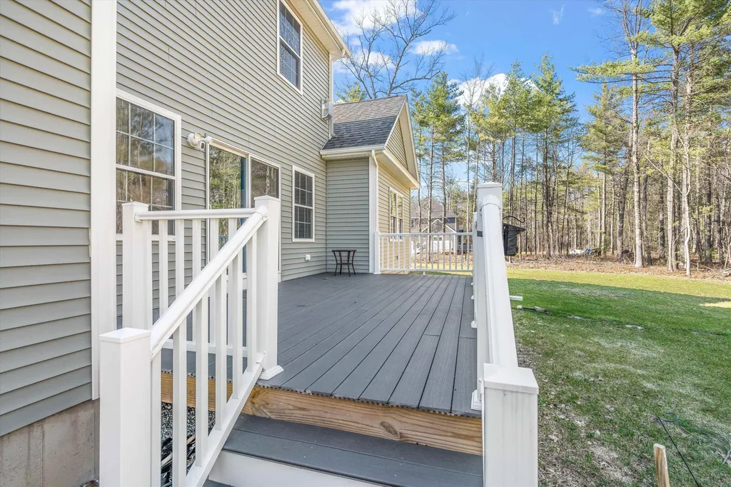 43 Walnut Hill Drive Hooksett NH 03106