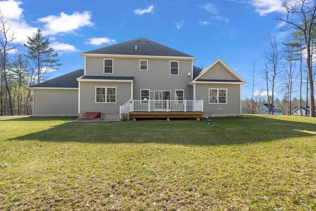 43 Walnut Hill Drive Hooksett NH 03106