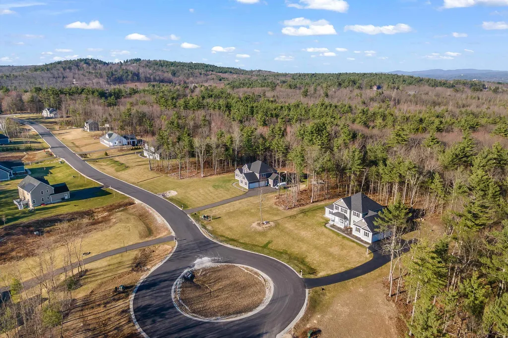 43 Walnut Hill Drive Hooksett NH 03106
