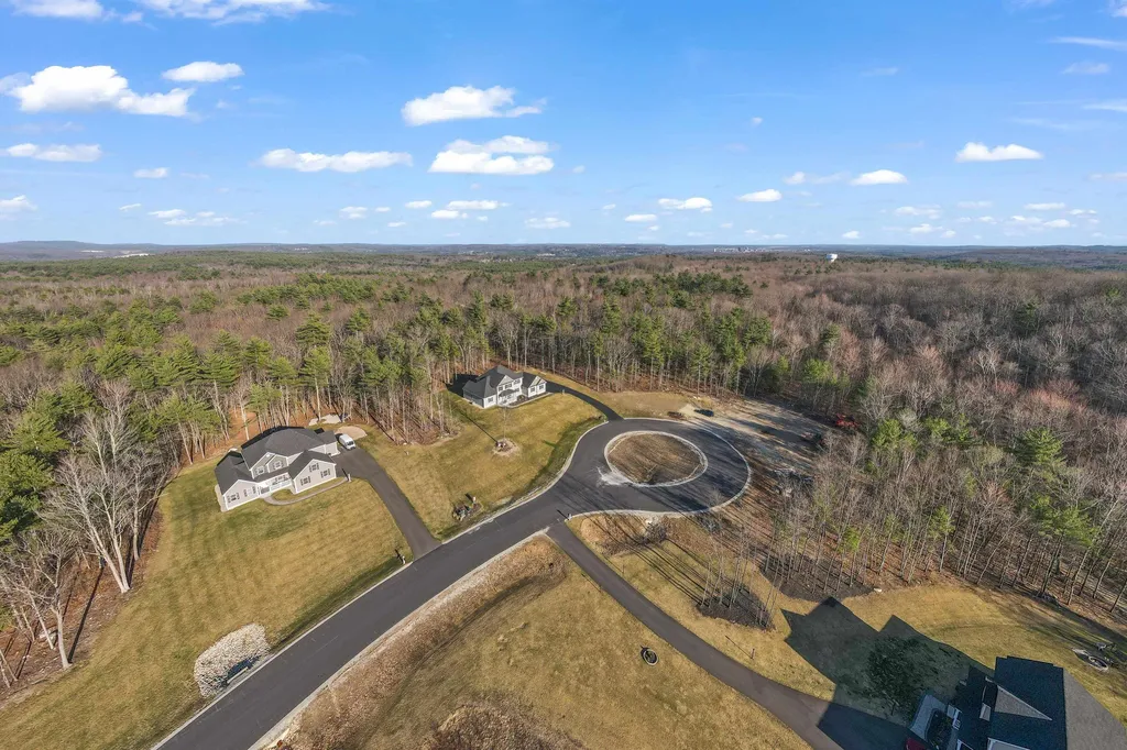 43 Walnut Hill Drive Hooksett NH 03106