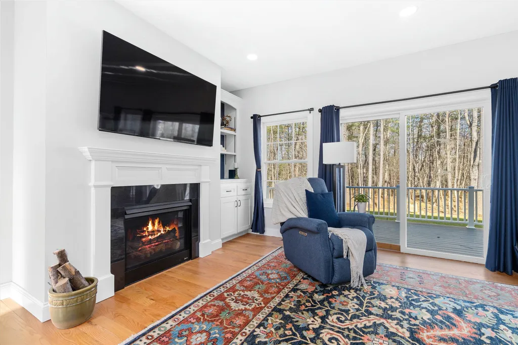 43 Walnut Hill Drive Hooksett NH 03106