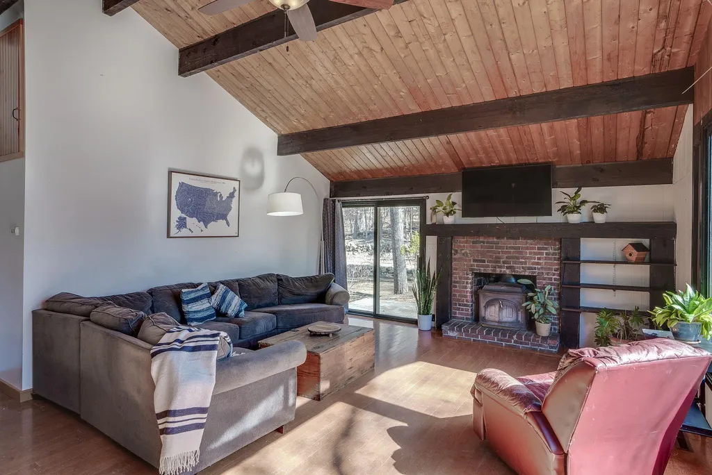 105 Saunders Hill Road New Boston NH 03070