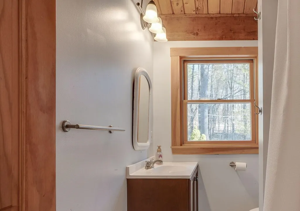 105 Saunders Hill Road New Boston NH 03070