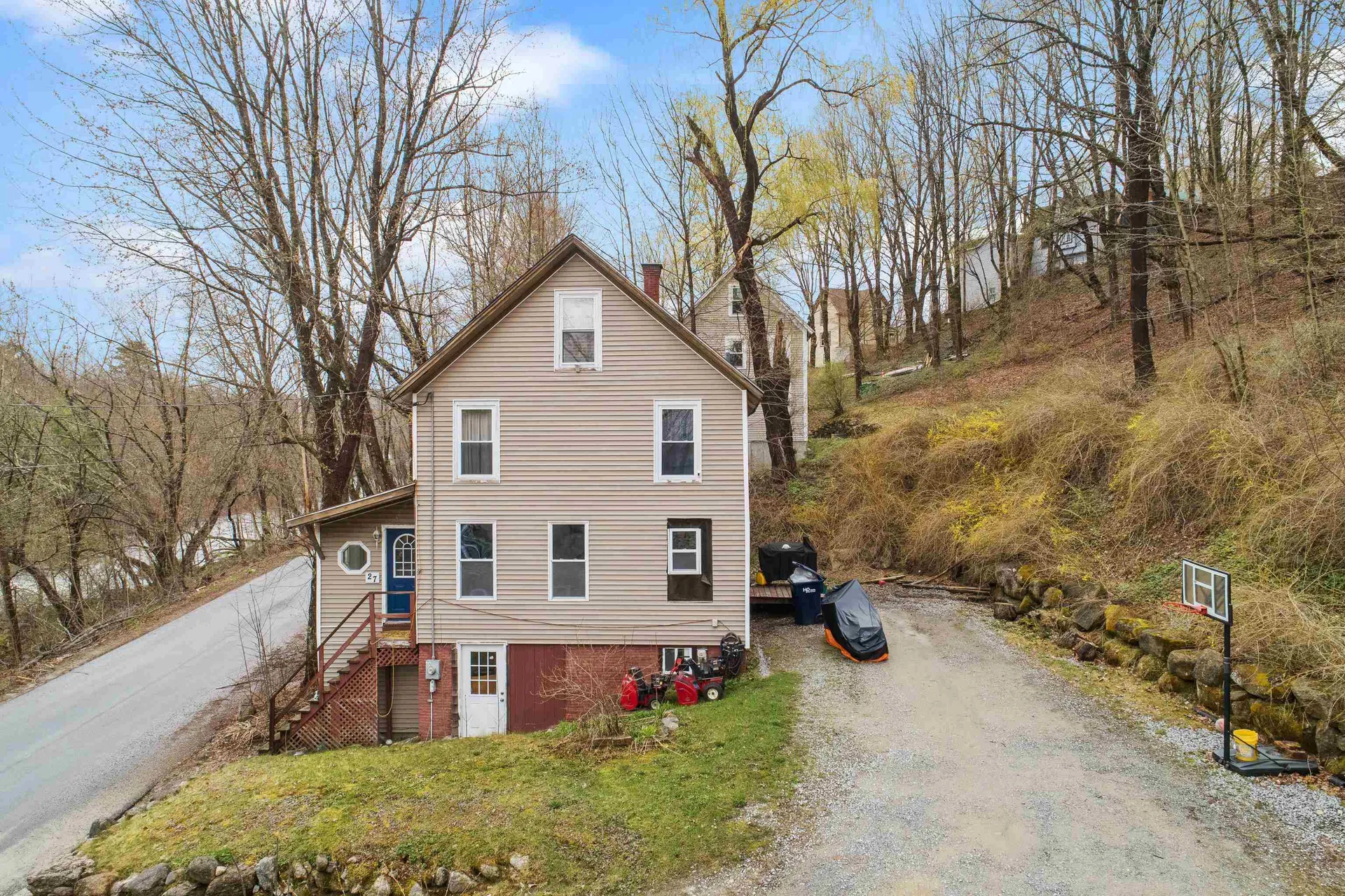 27 Bear Hill Road Hillsborough NH 03244