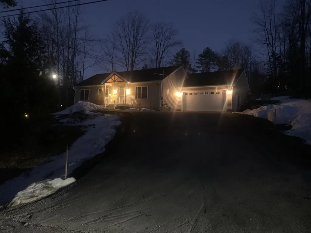 33 Maple Street Sunapee NH 03782