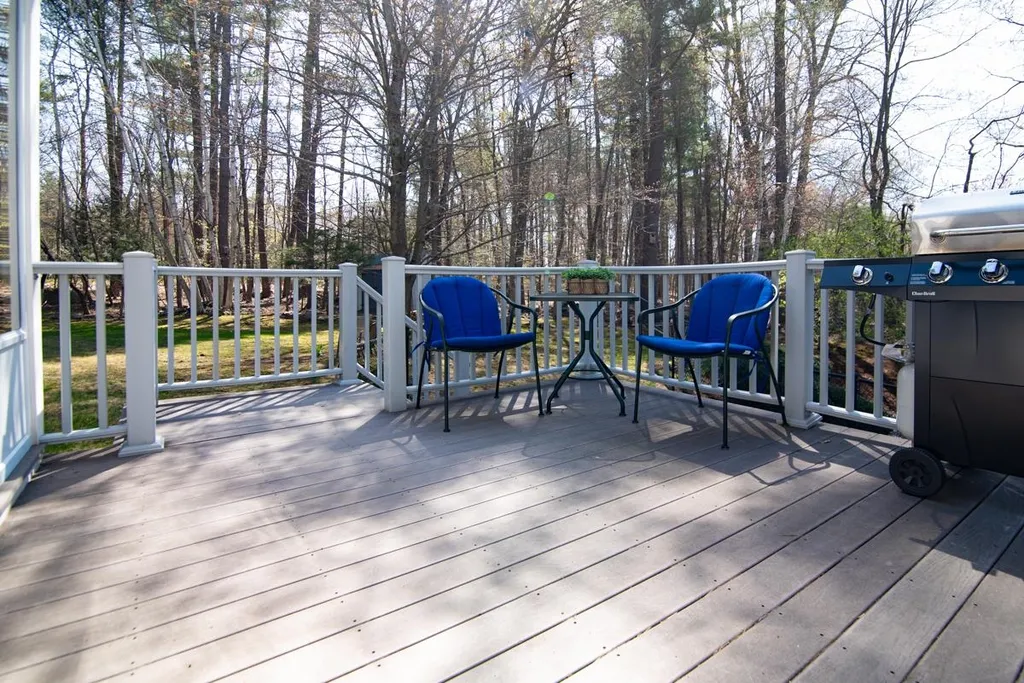 10 Applewood Road Pelham NH 03076