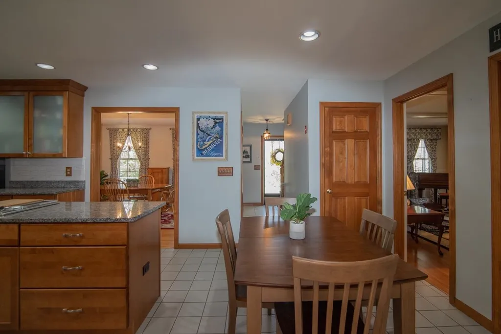 10 Applewood Road Pelham NH 03076