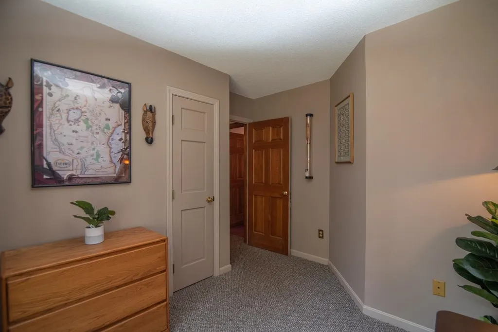 10 Applewood Road Pelham NH 03076