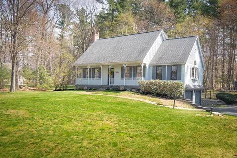 10 Applewood Road Pelham NH 03076