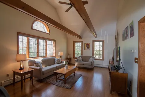 10 Applewood Road Pelham NH 03076