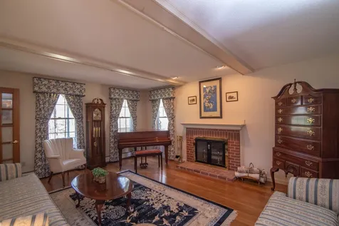 10 Applewood Road Pelham NH 03076