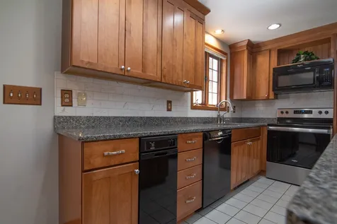 10 Applewood Road Pelham NH 03076