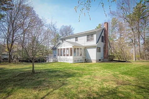 10 Applewood Road Pelham NH 03076