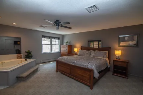 10 Applewood Road Pelham NH 03076