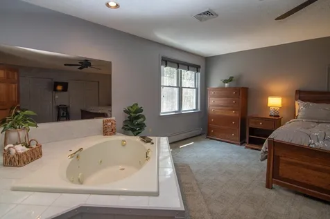 10 Applewood Road Pelham NH 03076