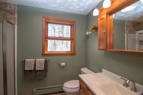 10 Applewood Road Pelham NH 03076