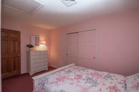 10 Applewood Road Pelham NH 03076