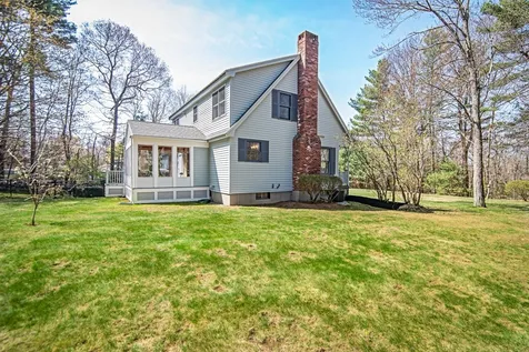 10 Applewood Road Pelham NH 03076