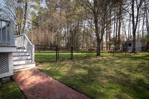 10 Applewood Road Pelham NH 03076