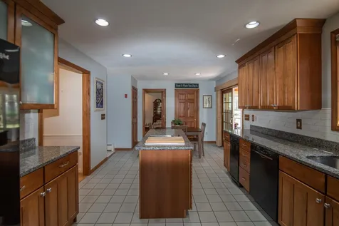 10 Applewood Road Pelham NH 03076