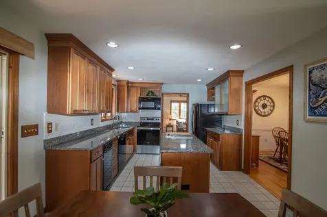 10 Applewood Road Pelham NH 03076