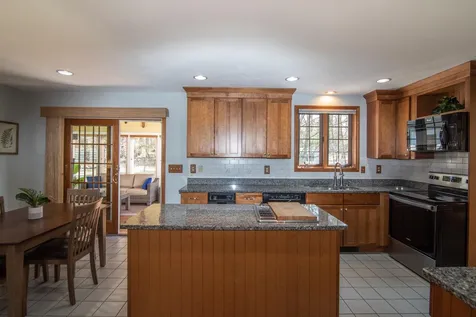 10 Applewood Road Pelham NH 03076
