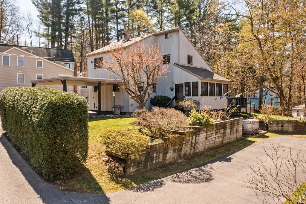 3 Lake Avenue Derry NH 03038