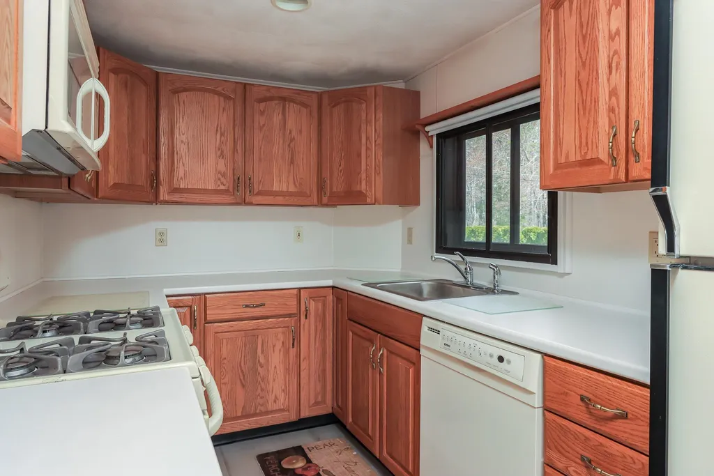7 Howards Grove Derry NH 03038