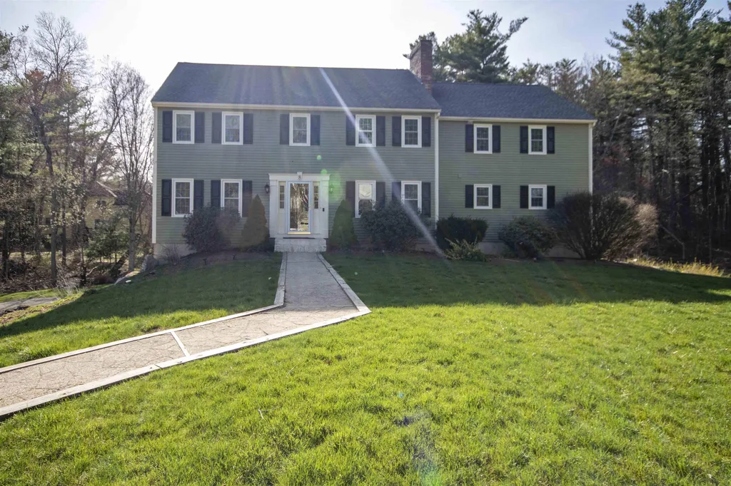 8 Rossini Road Londonderry NH 03053