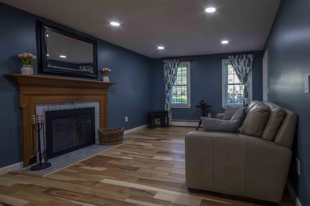 8 Rossini Road Londonderry NH 03053