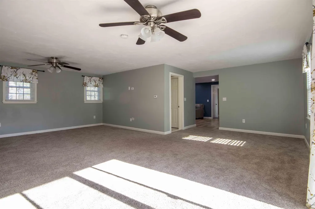 8 Rossini Road Londonderry NH 03053
