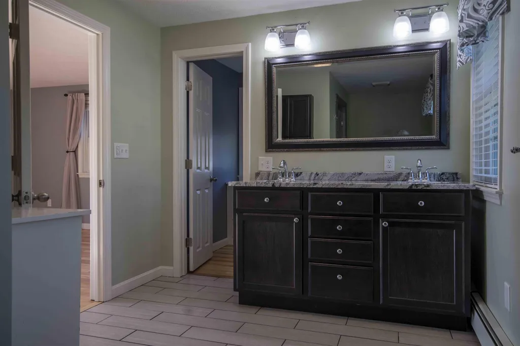 8 Rossini Road Londonderry NH 03053