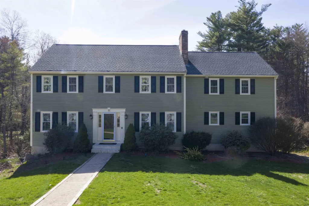 8 Rossini Road Londonderry NH 03053