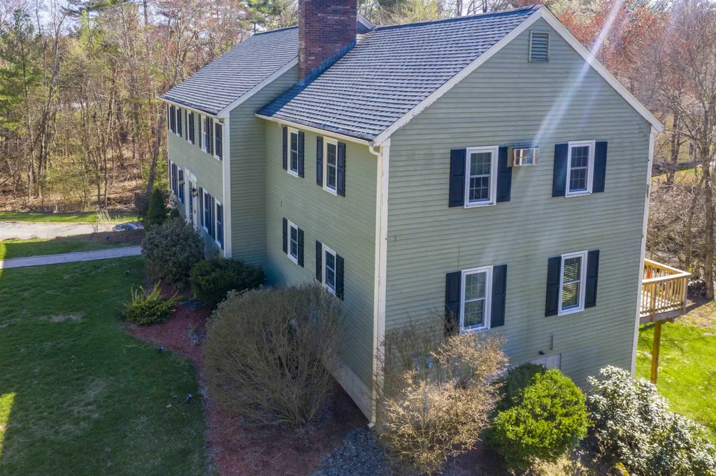 8 Rossini Road Londonderry NH 03053