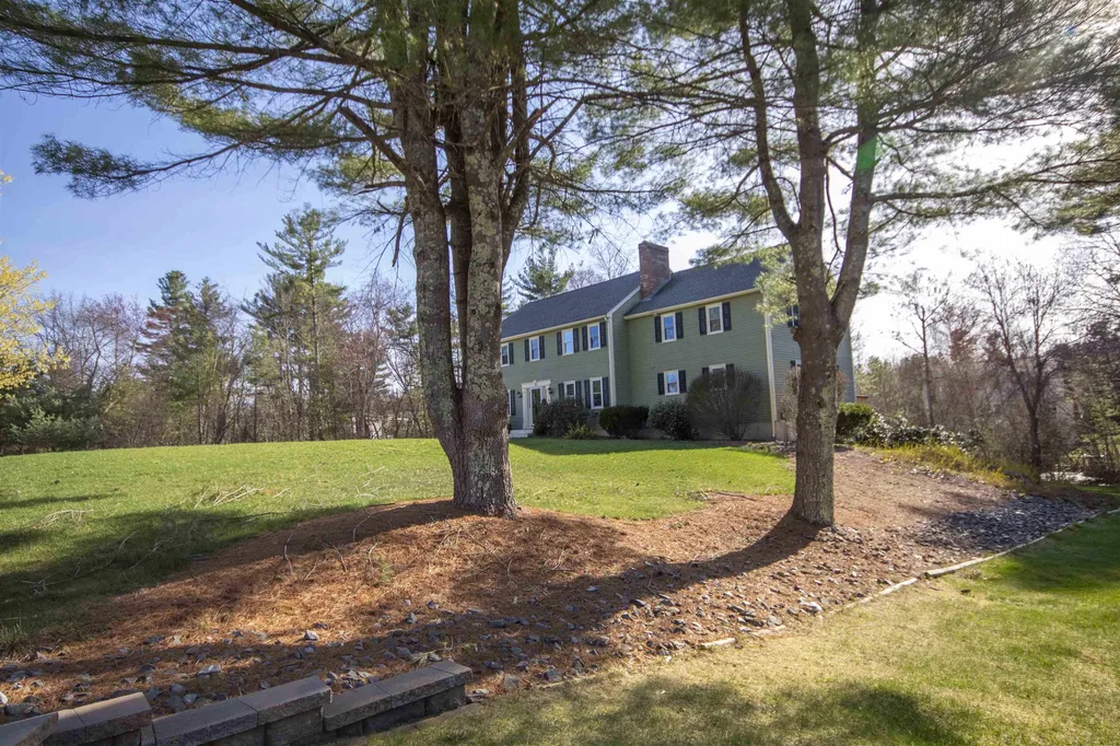 8 Rossini Road Londonderry NH 03053