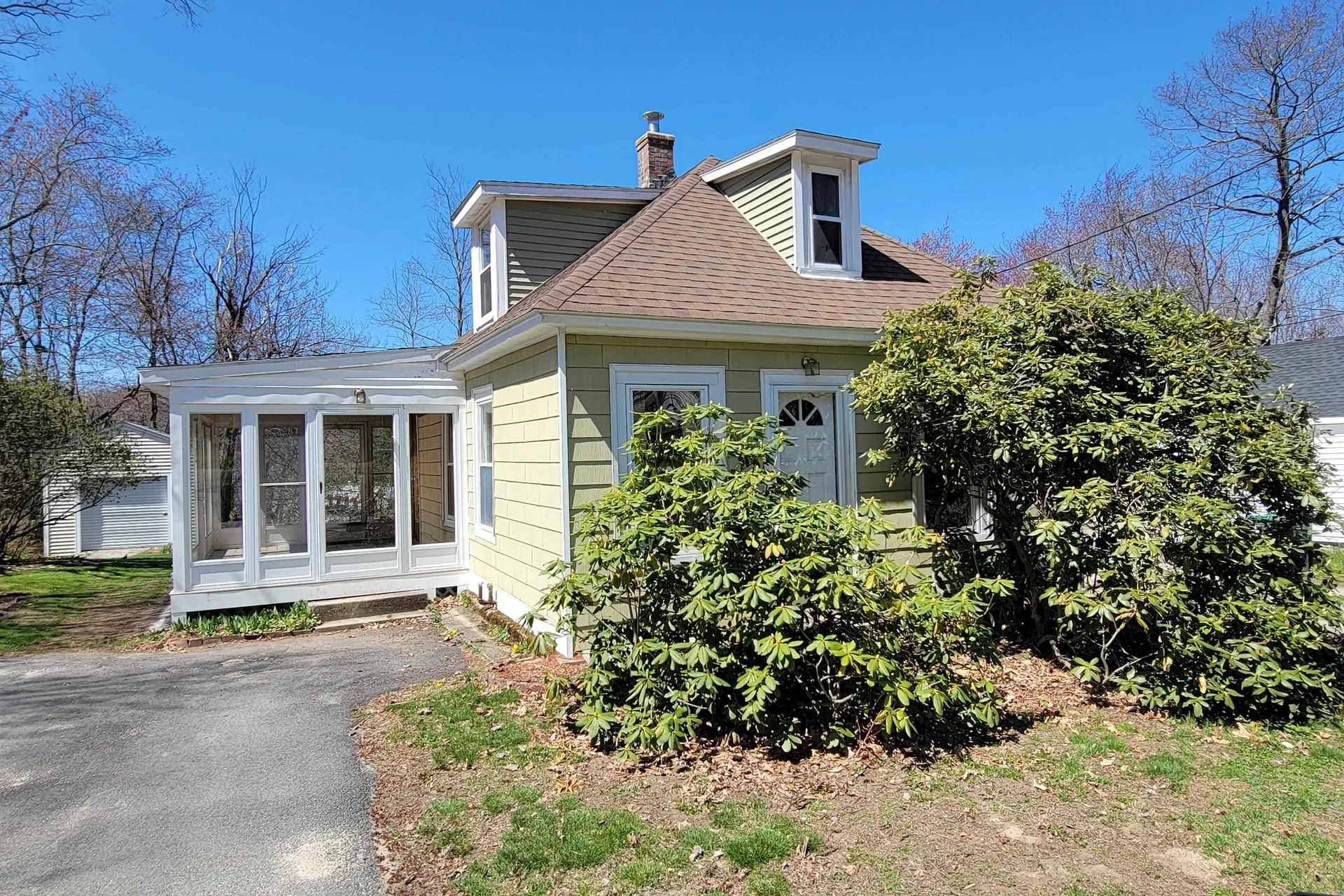 34 Coaker Avenue Hooksett NH 03106