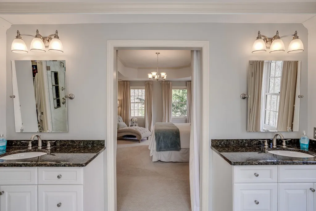 17 Catesby Lane Bedford NH 03110