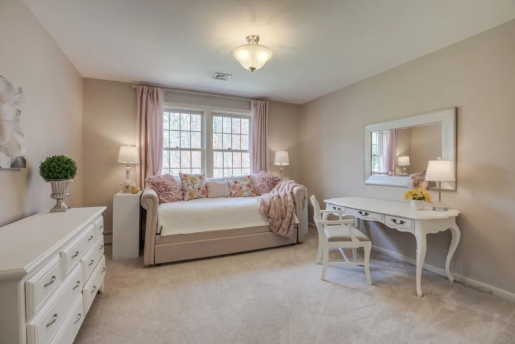 17 Catesby Lane Bedford NH 03110