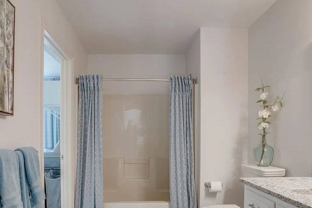 17 Catesby Lane Bedford NH 03110