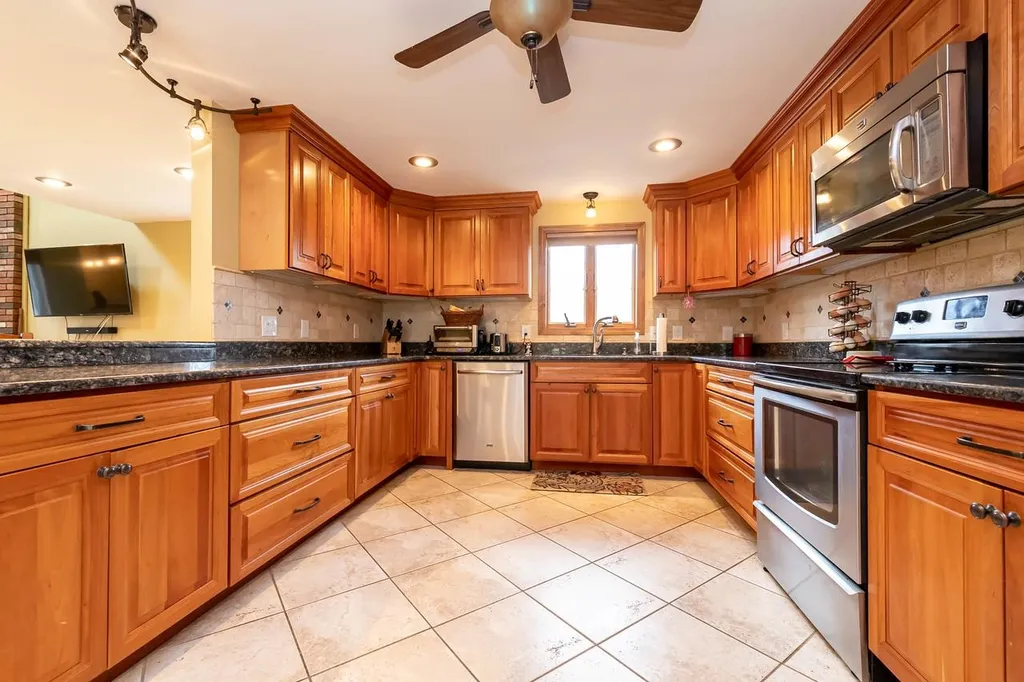 38 Gaita Drive Derry NH 03038
