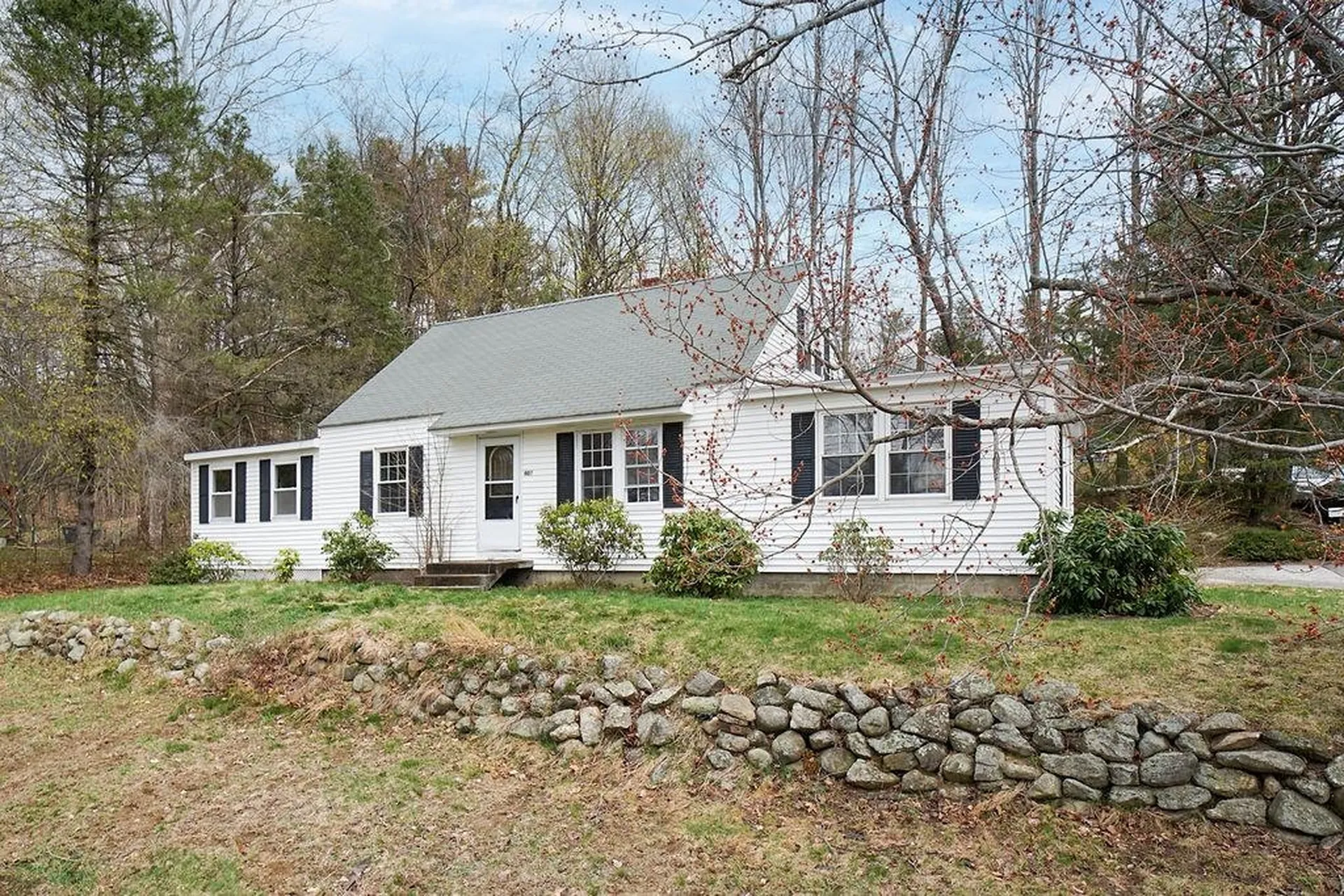 407 Girard Avenue Pembroke NH 03275