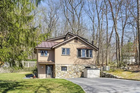 68 Honor Roll Road Pelham NH 03076