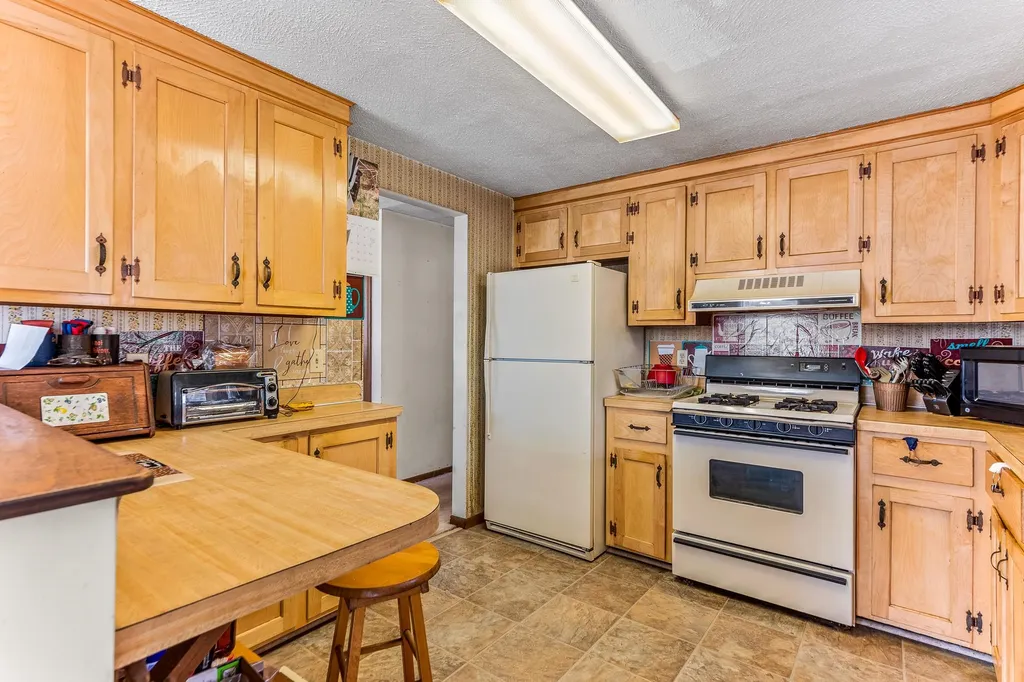67 Back River Road Merrimack NH 03054