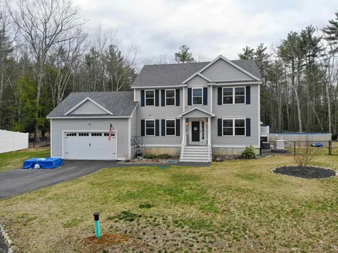 33 Sandybrook Drive Raymond NH 03077