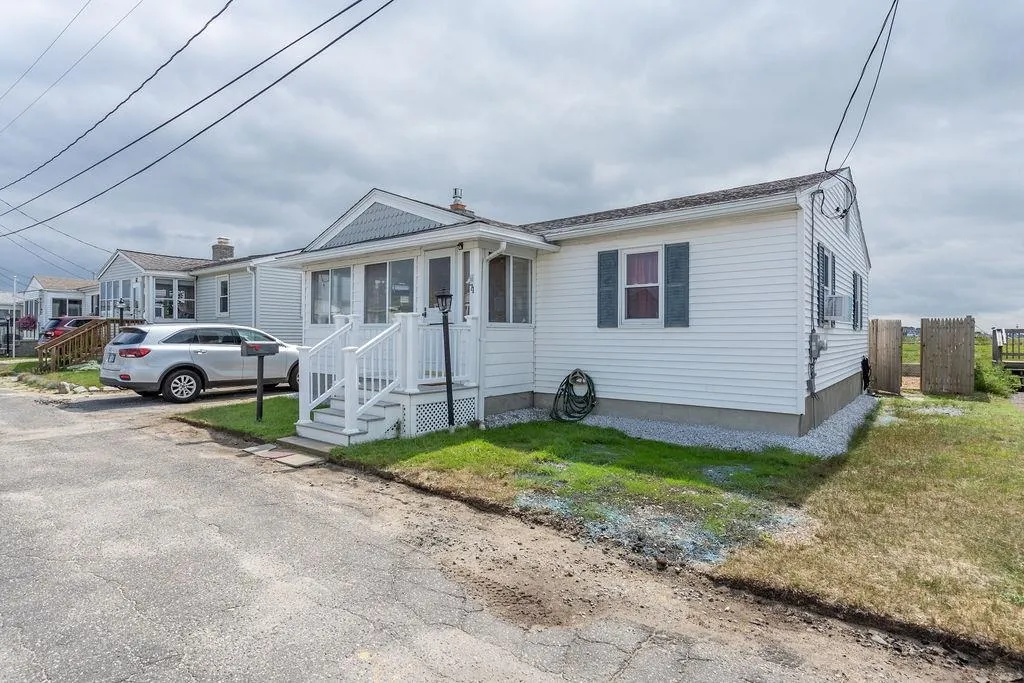 71 Hobson Avenue Hampton NH 03842