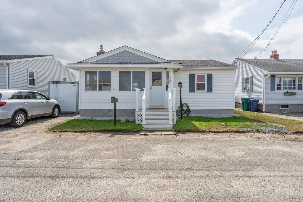 71 Hobson Avenue Hampton NH 03842
