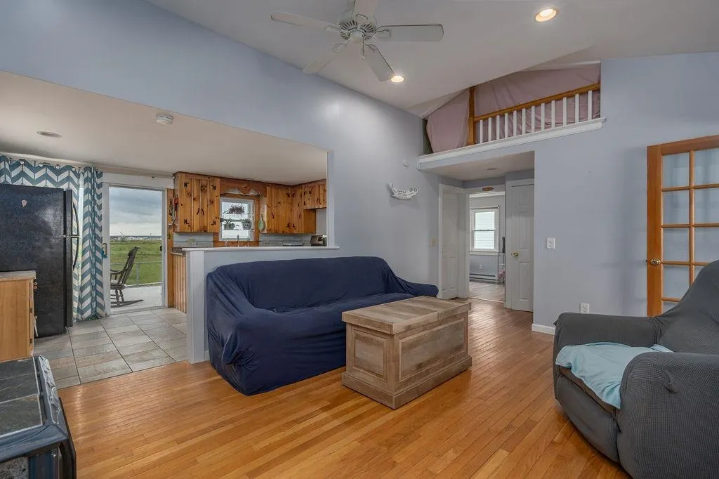 71 Hobson Avenue Hampton NH 03842